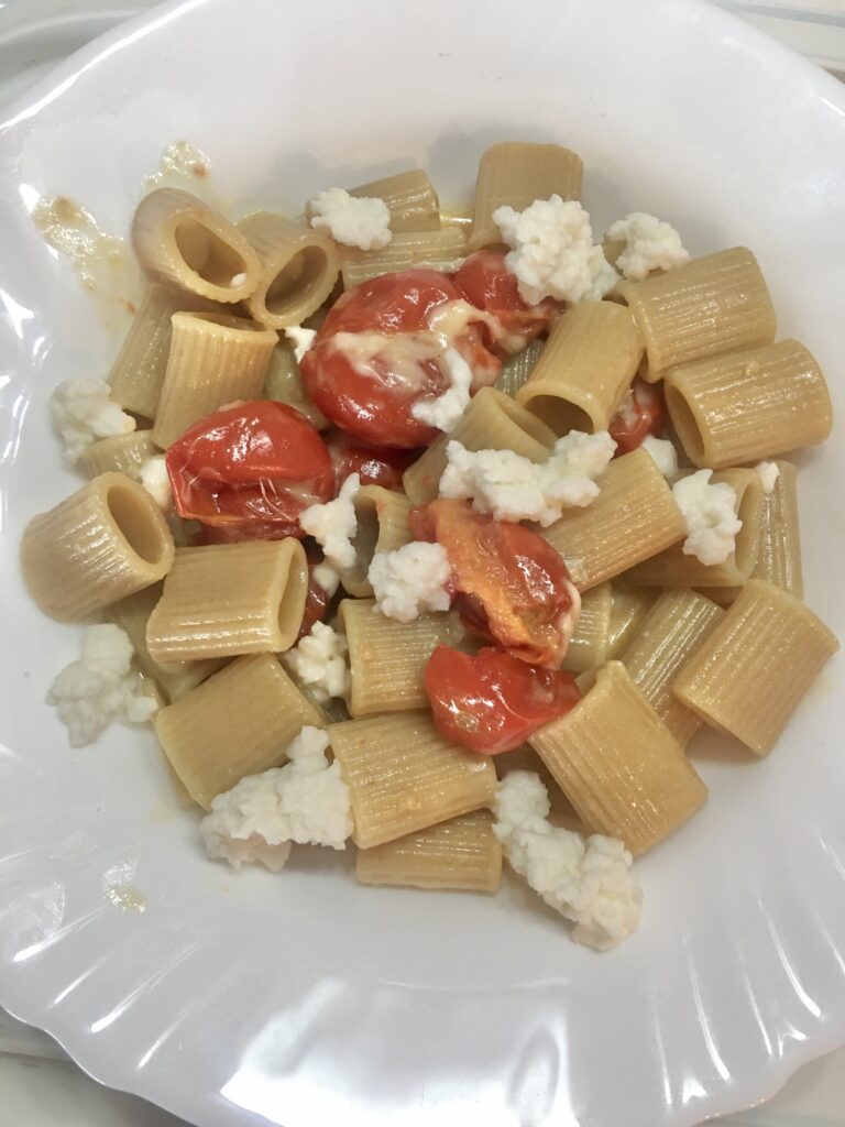 Mezzi rigatoni pomodorini e gorgonzola